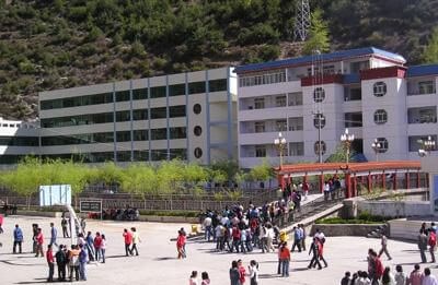 康定縣民族中學院校環(huán)境