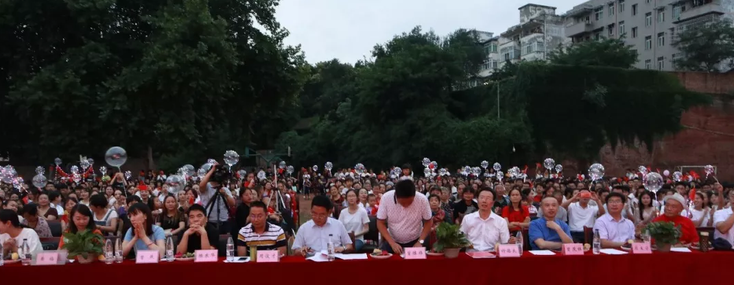 慶建國70周年，展賈中教師風(fēng)采——賈家中學(xué)舉行教師藝術(shù)節(jié)