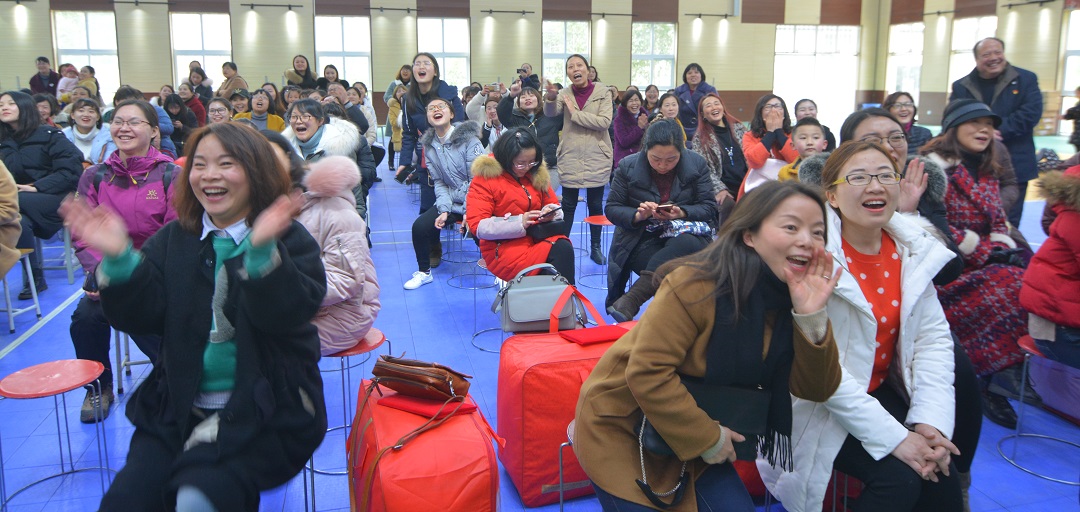 彰時(shí)代風(fēng)采  頌巾幗贊歌！汶川中學(xué)隆重舉行“三八”節(jié)慶祝