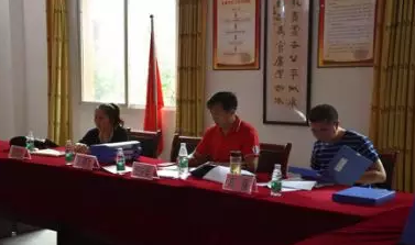 石河中學(xué)接受市“全國校園足球特色學(xué)?！痹u估檢查
