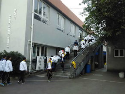 成都鹽道街外語學(xué)校校園風采