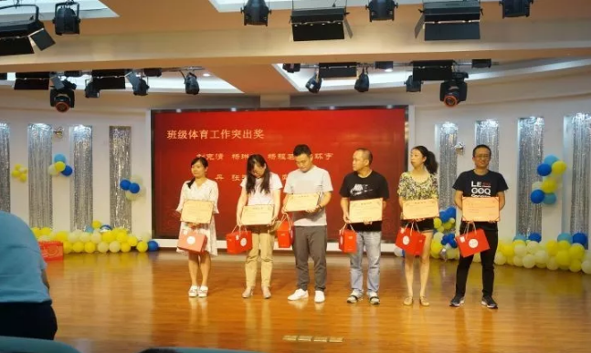川師大實驗外國語學(xué)?！娭境沙牵賱?chuàng)輝煌