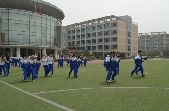 四川大學(xué)附屬中學(xué)2018年收費標(biāo)準