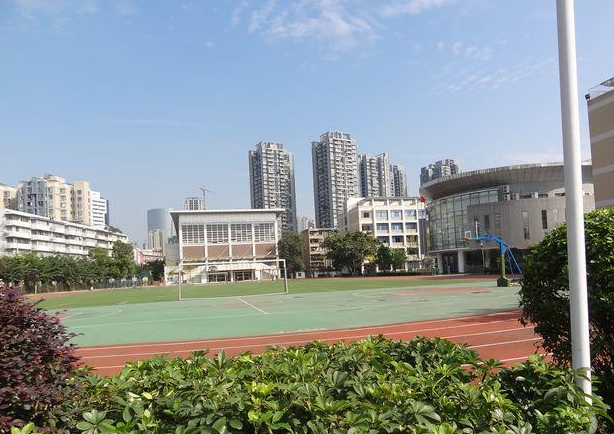 四川大學(xué)附屬中學(xué)地理位置和咨詢電話是？