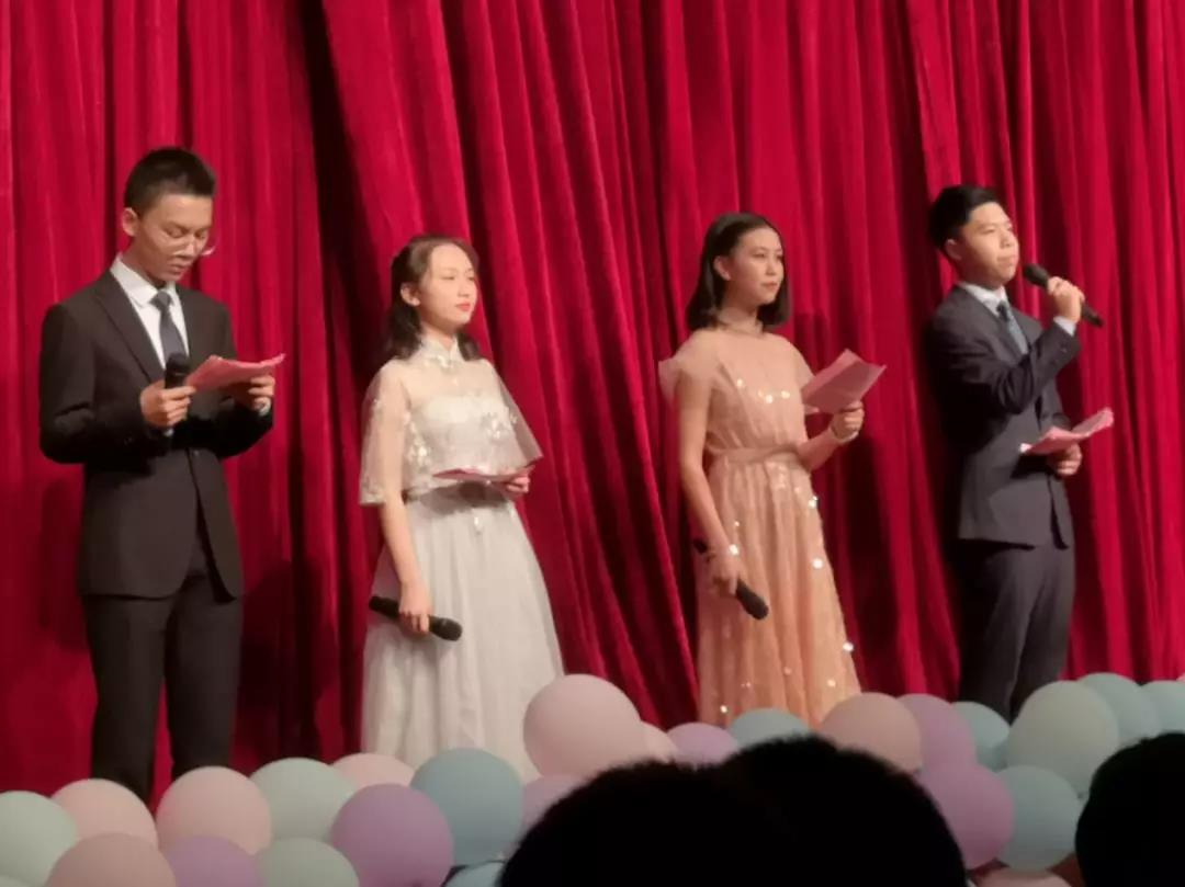 記郫都嘉祥外國語學(xué)校初2016級畢業(yè)典禮