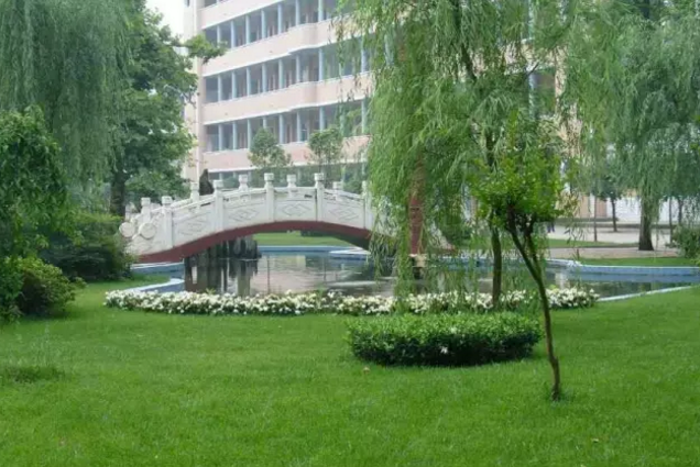 渠縣三匯中學(xué)地理位置在哪里？