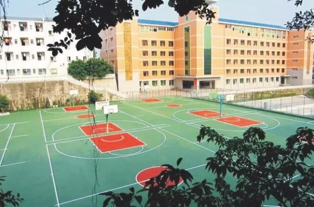 渠縣中學(xué)地理位置在哪兒？
