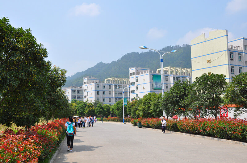 筠連縣中學(xué)地址在哪？