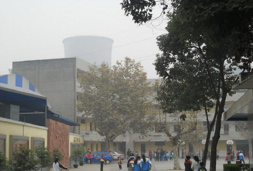 華西中學(xué)位置在哪兒？在成華區(qū)嗎？