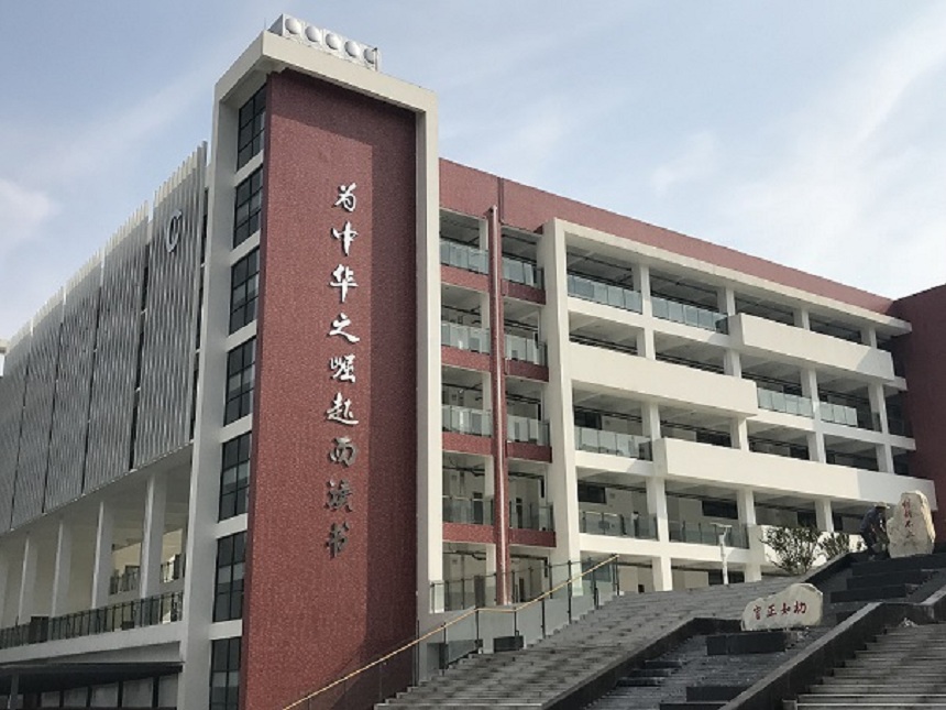 北京第二外國語學(xué)院成都附屬中學(xué)環(huán)境好不好？