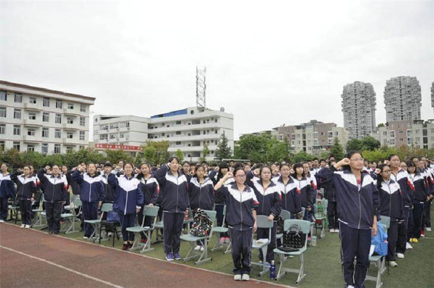 龍泉二中校園環(huán)境好不好？
