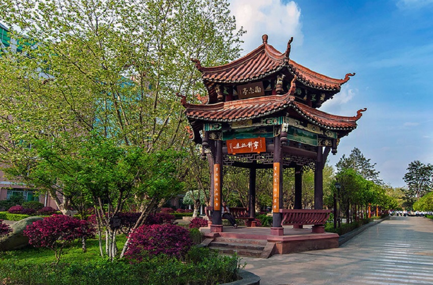 中和中學(xué)環(huán)境好不好？