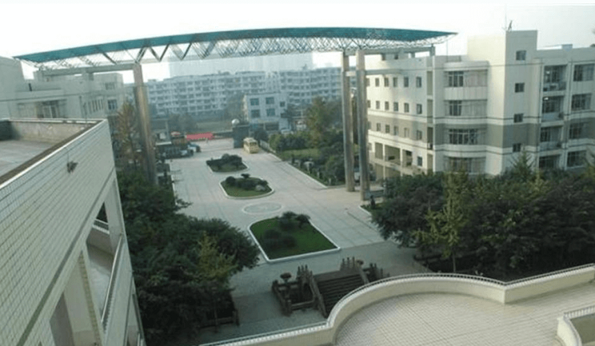 華陽中學具體地址在哪？