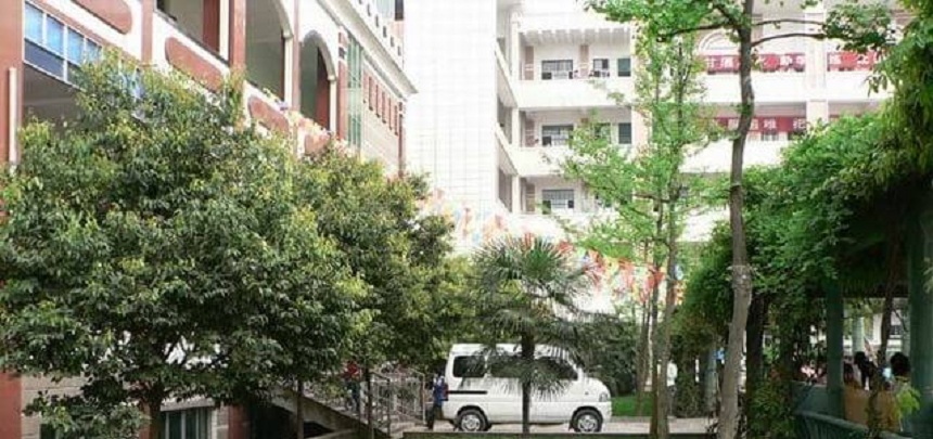 伍隍中學校園環(huán)境好嗎？