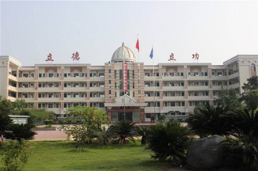 伍隍中學(xué)師資怎么樣？