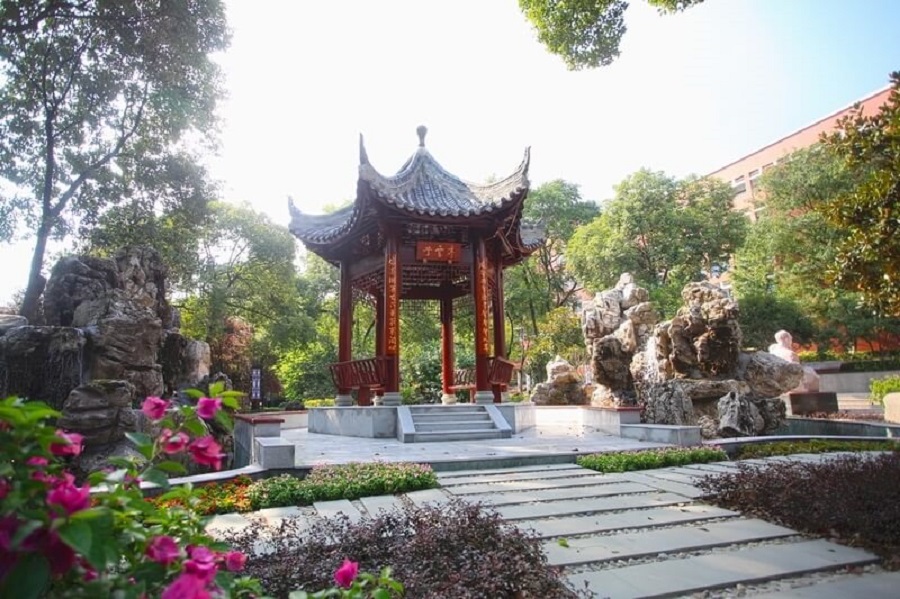 綿陽中學(xué)學(xué)費(fèi)貴不貴？