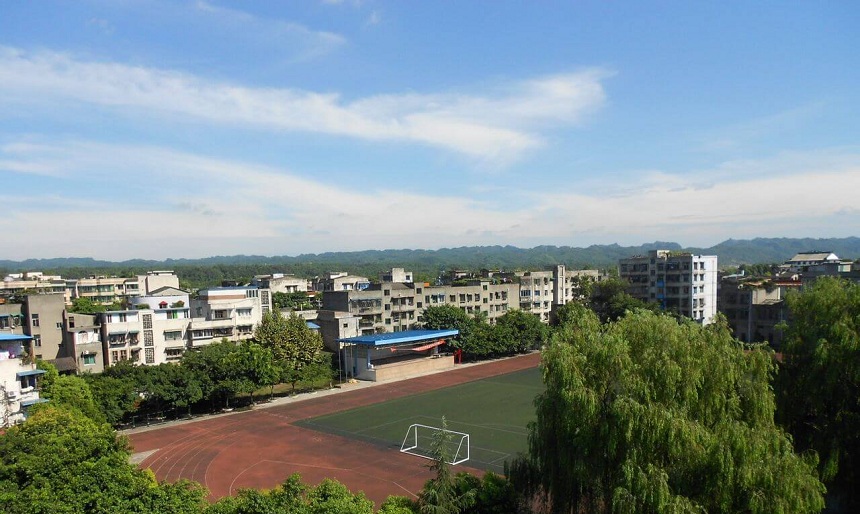 青神中學(xué)校園環(huán)境好不好？