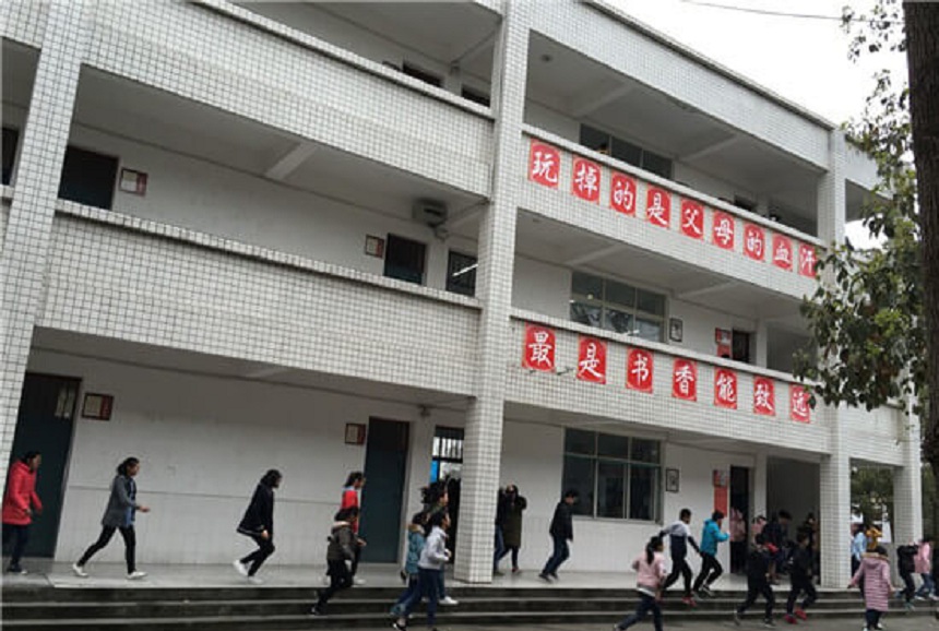 龍正中學(xué)地址在哪里？