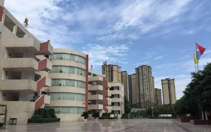 華興中學是民辦嗎？
