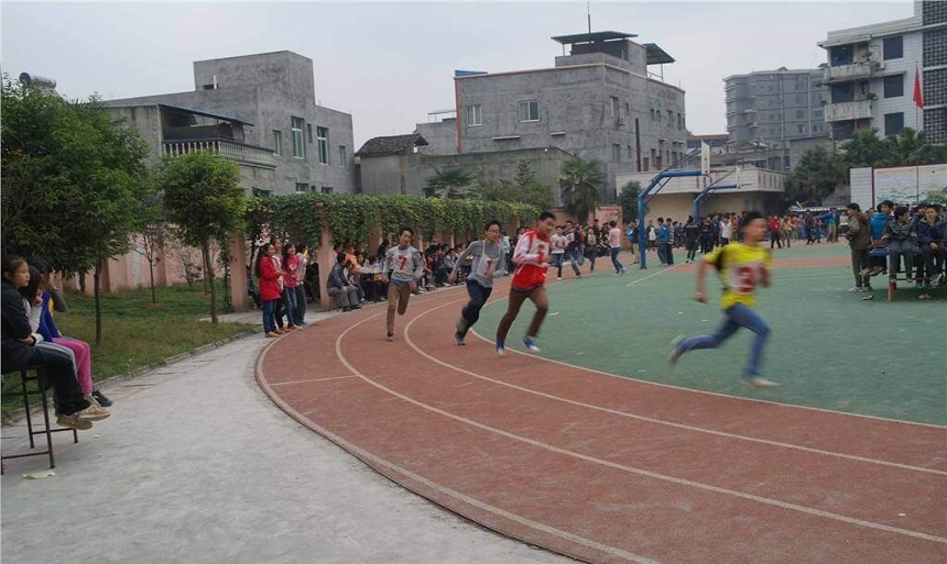 清水中學(xué)是公辦高中嗎？