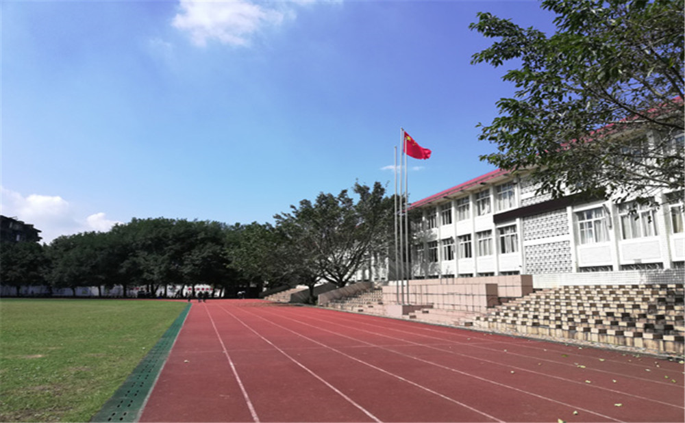 五通橋中學(xué)校園環(huán)境怎么樣？