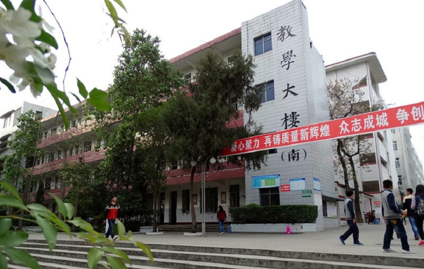 中江實(shí)驗(yàn)中學(xué)環(huán)境怎么樣、好嗎？