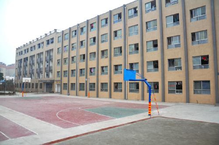 德陽東電中學是不是公辦高中？