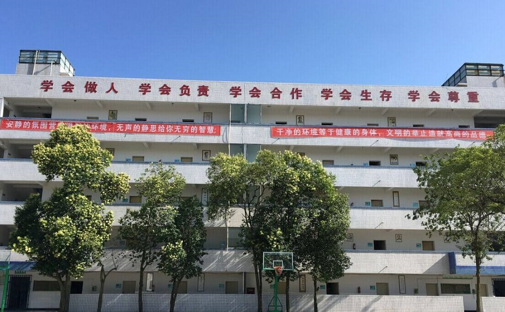 自貢市第二十二中學(xué)的招生辦電話是多少？