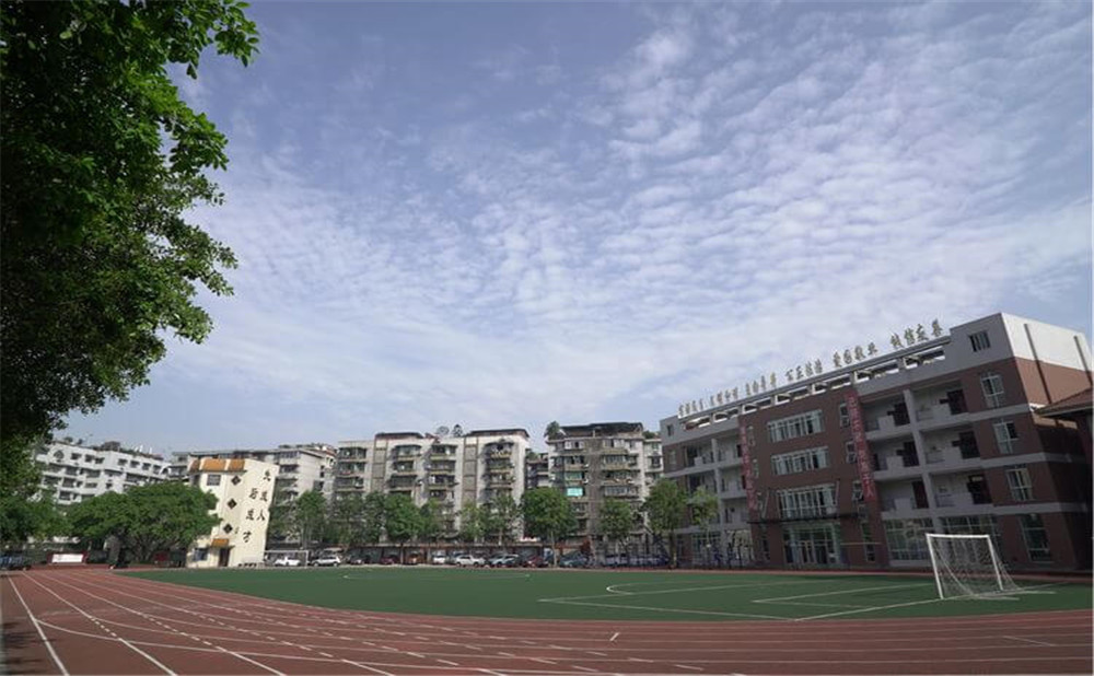 自貢市第六中學2020年一年學費收費標準是多少？