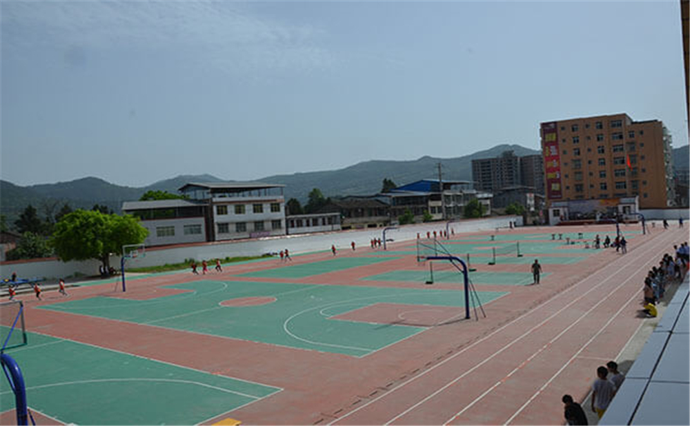 曾口中學(xué)學(xué)校環(huán)境怎么樣？