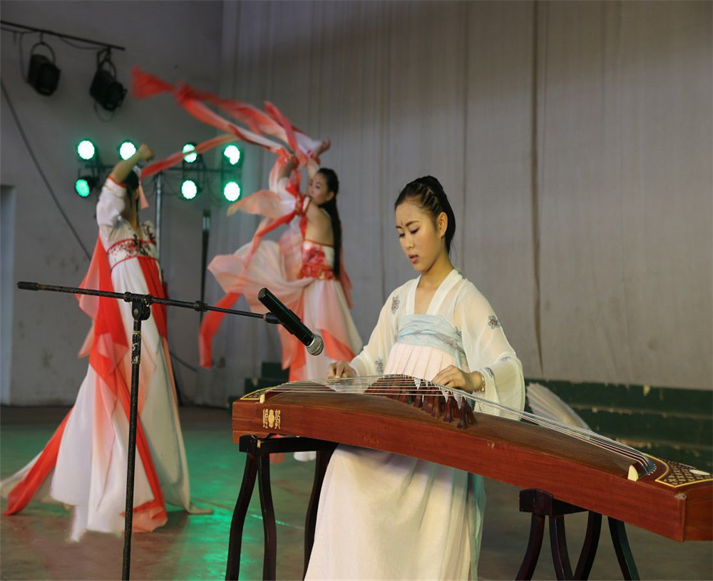 渠縣中學學校的環(huán)境怎么樣？