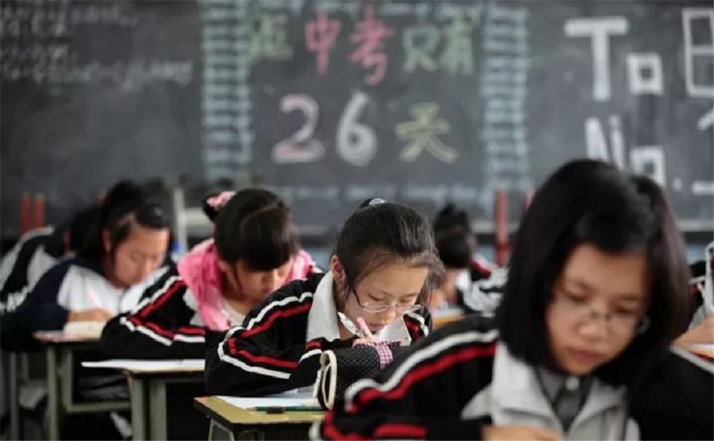 儀隴復(fù)興中學(xué)聯(lián)系電話是多少？