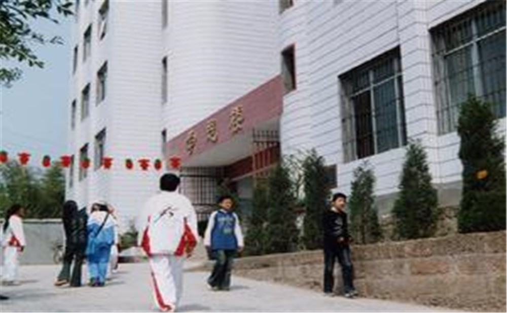 豐禾中學(xué)的詳細(xì)地址在什么地方？