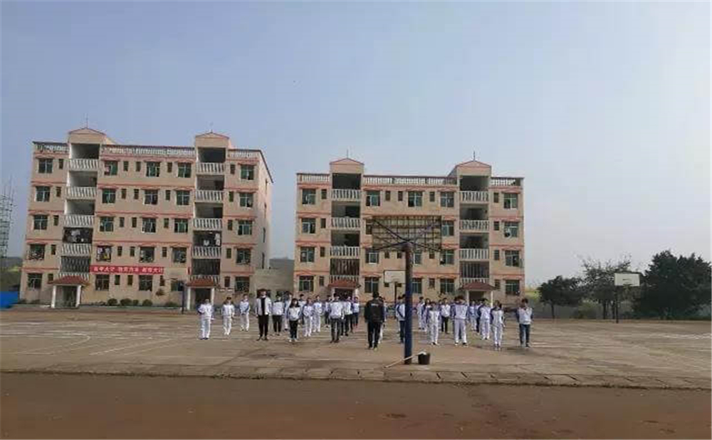 內(nèi)江市第十一中學2020年學校學費多少錢一年？