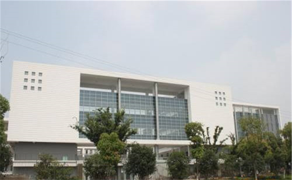 武勝飛龍中學(xué)是一所公辦學(xué)校嗎？