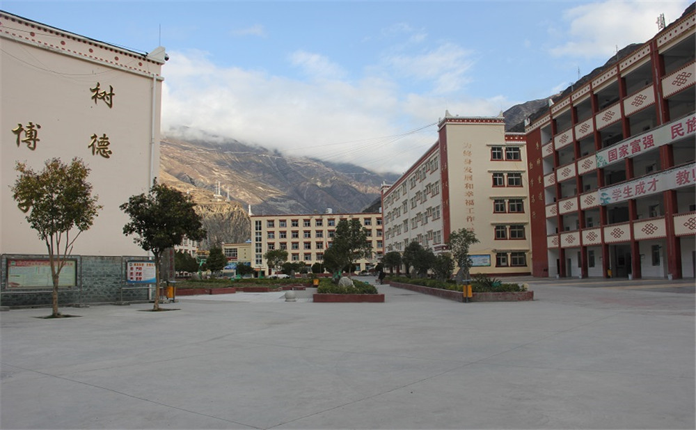 小金中學(xué)的詳細(xì)地址在什么地方？