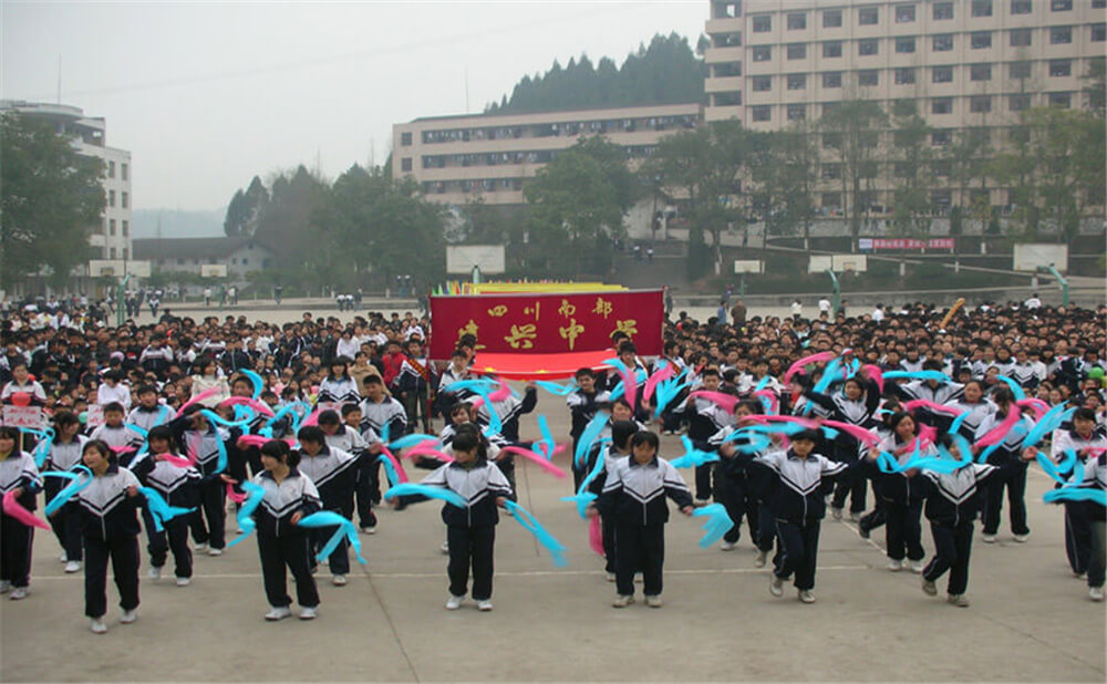 建興中學(xué)學(xué)校環(huán)境怎么樣？