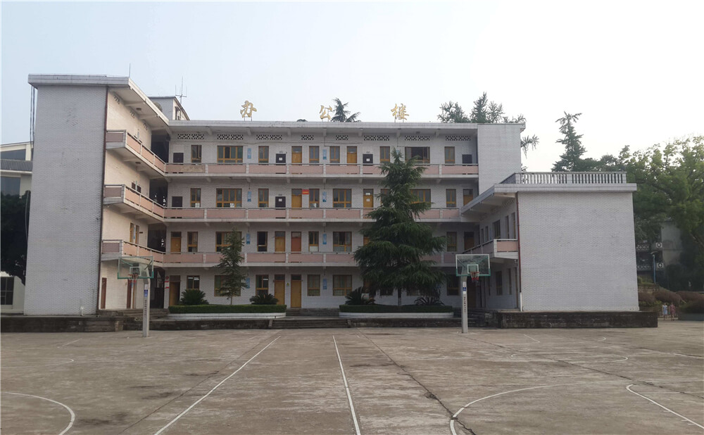 蓬安中學學校環(huán)境怎么樣？
