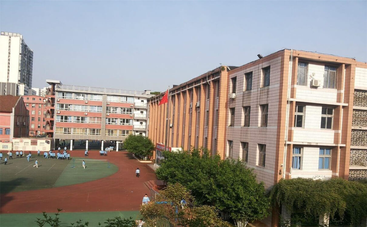 通錦中學(xué)的學(xué)費(fèi)是多少？