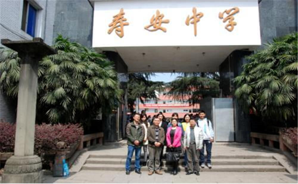 壽安中學(xué)每年的學(xué)費(fèi)是多少錢？