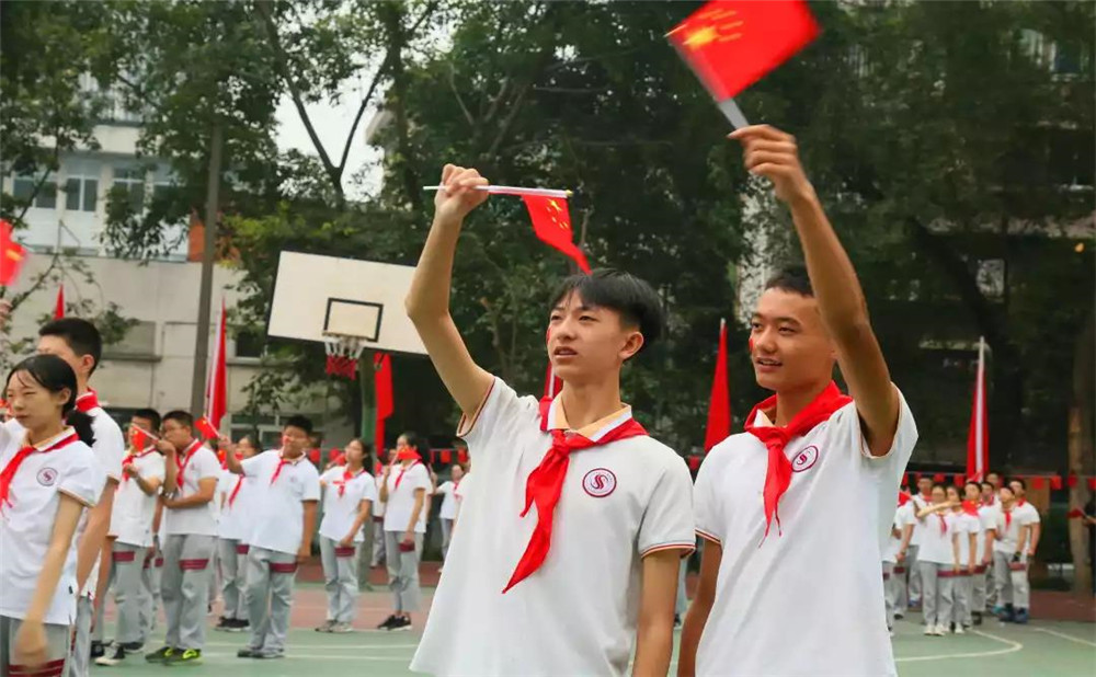 成都市石室聯(lián)中蜀華分校每年學(xué)費(fèi)是多少？