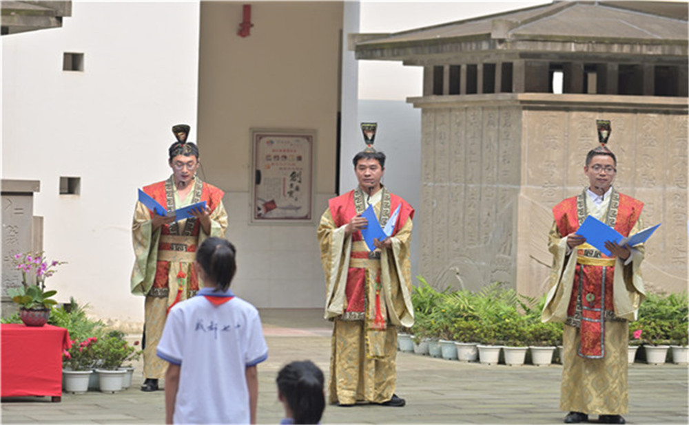 成都七中萬達(dá)一年的學(xué)費是多少？