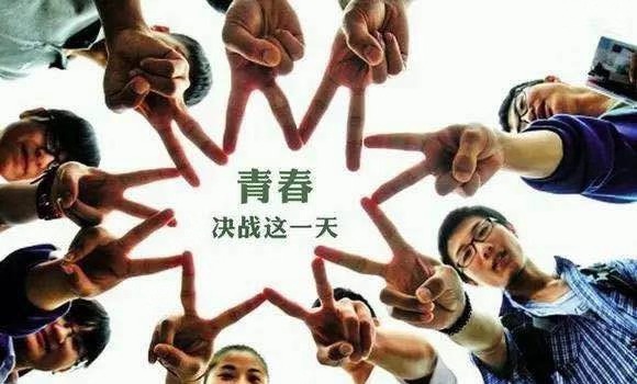 通錦中學(xué)每年的學(xué)費(fèi)是多少？