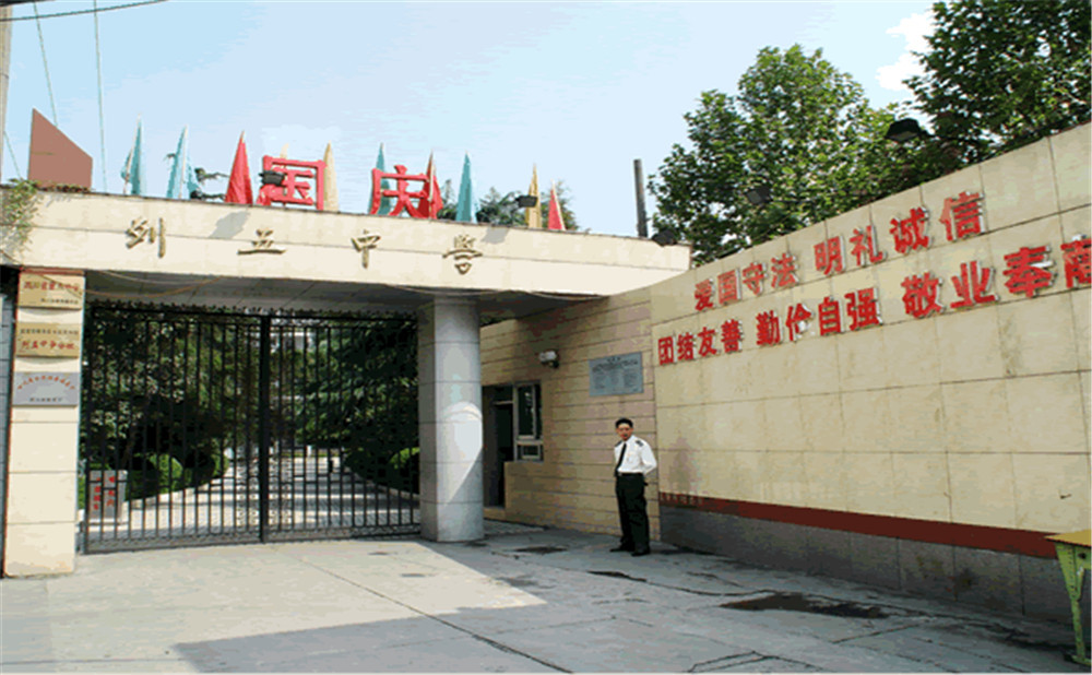 成都列五中學高中部的錄取分數(shù)是多少？