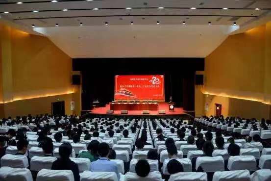 成都實驗外國語學(xué)校的環(huán)境怎么樣？