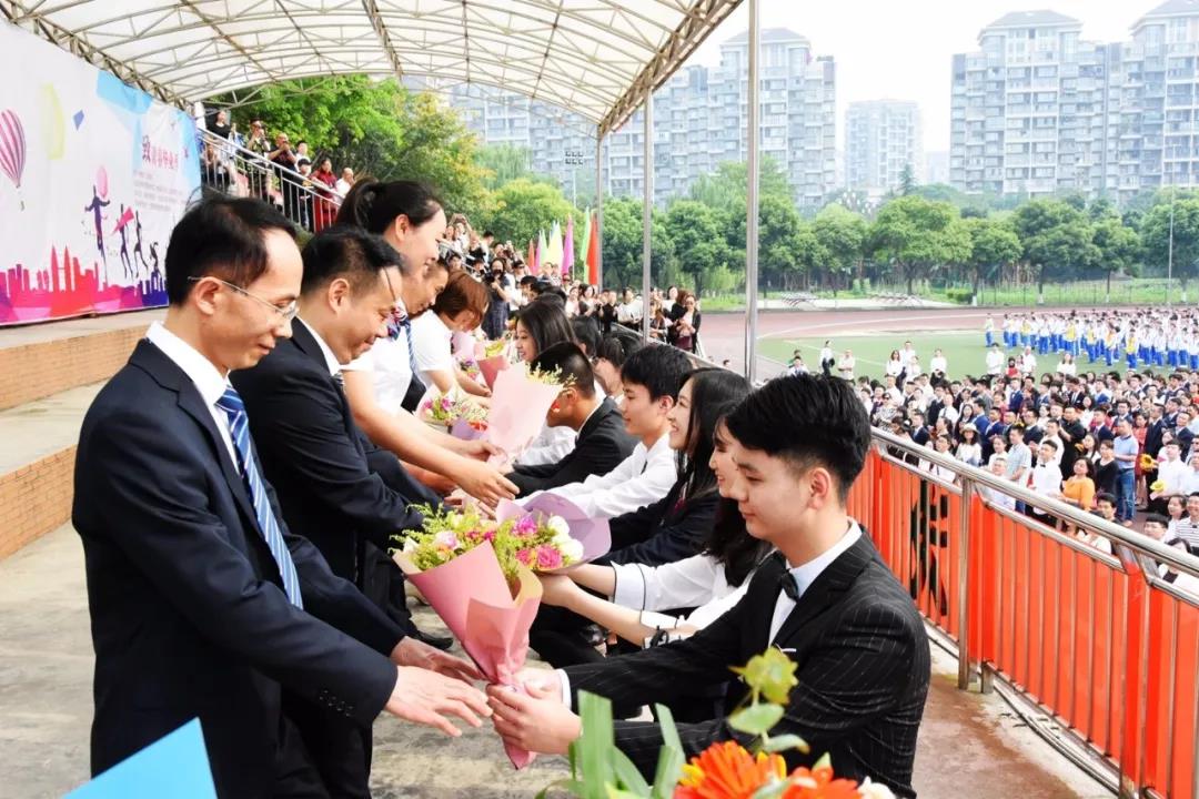 成都七中實(shí)驗(yàn)學(xué)校的升學(xué)率是多少？