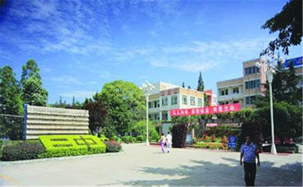 新都二中去年的錄取分?jǐn)?shù)是多少？