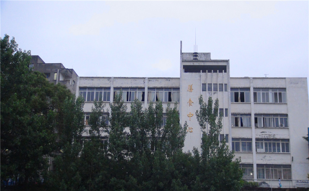 竹篙中學去年的錄取分數(shù)線是多少？