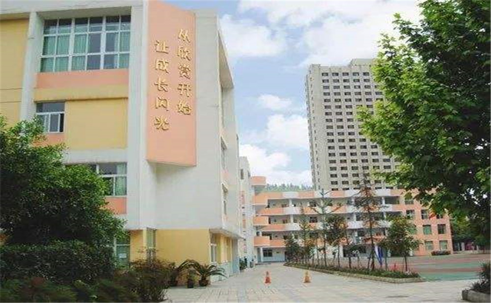 成都成飛中學(xué)的高中住宿怎么樣？
