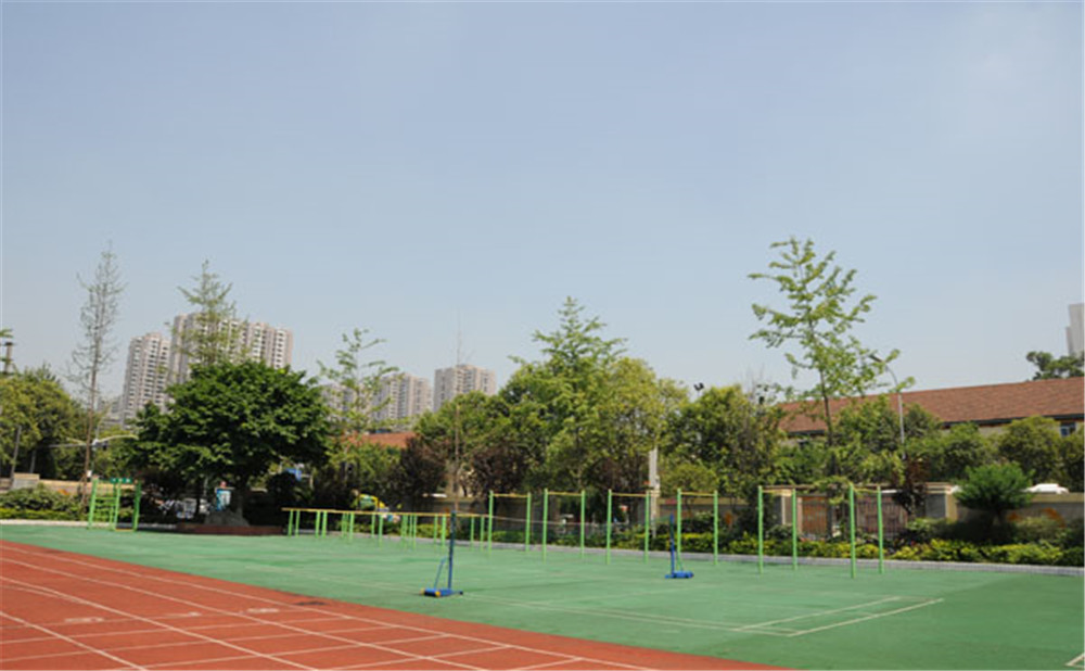 成都鐵路中學(xué)的學(xué)費是多少？